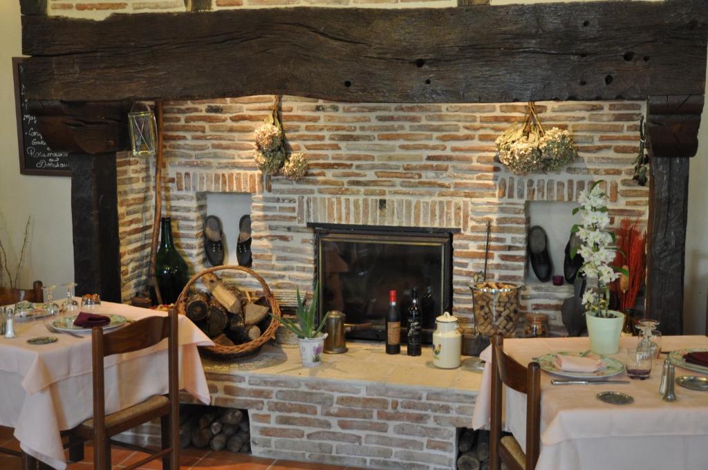 Logis Hotels - Auberge De L'Ile - Hotel 3 Etoiles Et Restaurant Creysse  Zewnętrze zdjęcie